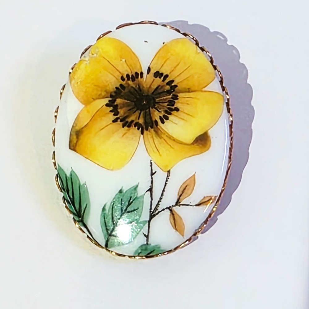 Vintage Gold Tone Painted Flower Porcelain Oval Floral Brooch Pin